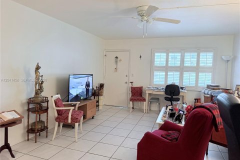 Copropriété à vendre à Bay Harbor Islands, Floride: 1 chambre, 75.25 m2 № 2183828 - photo 5