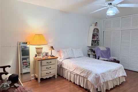 Copropriété à vendre à Bay Harbor Islands, Floride: 1 chambre, 75.25 m2 № 2183828 - photo 13