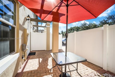 Townhouse in Pembroke Pines, Florida 2 bedrooms, 127.09 sq.m. № 1895278 - photo 15
