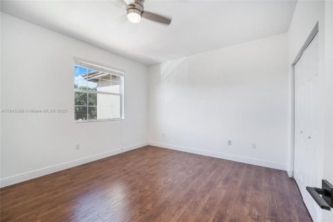 Townhouse in Pembroke Pines, Florida 2 bedrooms, 127.09 sq.m. № 1895278 - photo 10