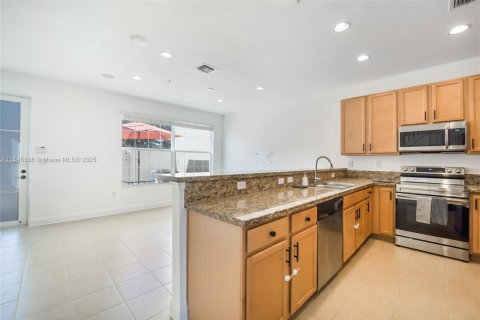 Townhouse in Pembroke Pines, Florida 2 bedrooms, 127.09 sq.m. № 1895278 - photo 5
