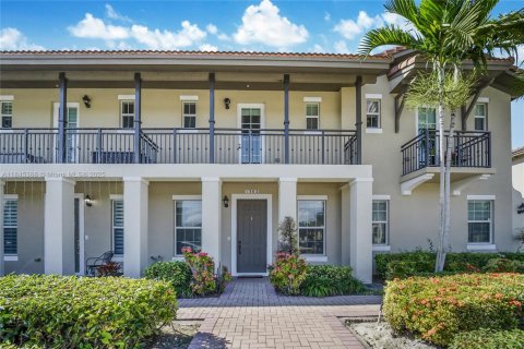 Townhouse in Pembroke Pines, Florida 2 bedrooms, 127.09 sq.m. № 1895278 - photo 1