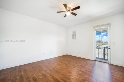 Townhouse in Pembroke Pines, Florida 2 bedrooms, 127.09 sq.m. № 1895278 - photo 13