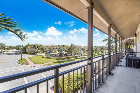 Townhouse in Pembroke Pines, Florida 2 bedrooms, 127.09 sq.m. № 1895278 - photo 2