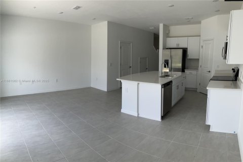 Townhouse in Saint Cloud, Florida 3 bedrooms № 1977626 - photo 8