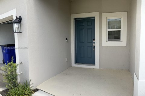 Townhouse in Saint Cloud, Florida 3 bedrooms № 1977626 - photo 4