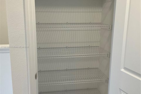 Townhouse in Saint Cloud, Florida 3 bedrooms № 1977626 - photo 14