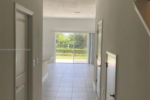 Townhouse in Saint Cloud, Florida 3 bedrooms № 1977626 - photo 7