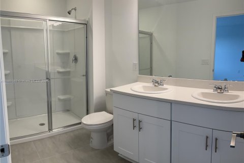 Townhouse in Saint Cloud, Florida 3 bedrooms № 1977626 - photo 18