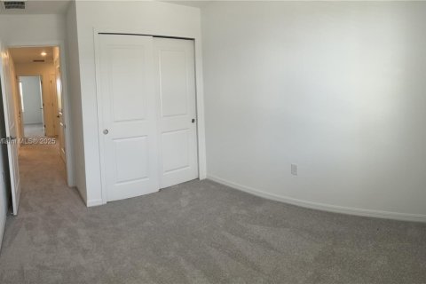 Townhouse in Saint Cloud, Florida 3 bedrooms № 1977626 - photo 15