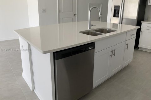 Townhouse in Saint Cloud, Florida 3 bedrooms № 1977626 - photo 9