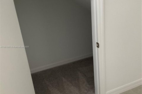 Townhouse in Saint Cloud, Florida 3 bedrooms № 1977626 - photo 21