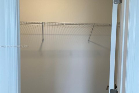 Townhouse in Saint Cloud, Florida 3 bedrooms № 1977626 - photo 20