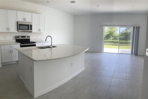 Townhouse in Saint Cloud, Florida 3 bedrooms № 1977626 - photo 6