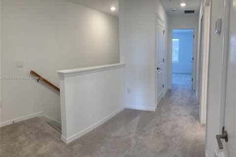 Townhouse in Saint Cloud, Florida 3 bedrooms № 1977626 - photo 12