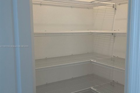 Townhouse in Saint Cloud, Florida 3 bedrooms № 1977626 - photo 22