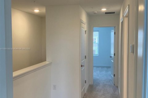 Townhouse in Saint Cloud, Florida 3 bedrooms № 1977626 - photo 17