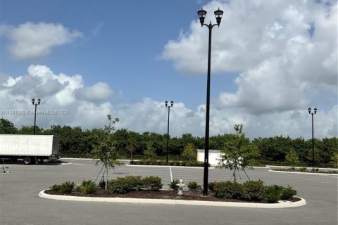 Townhouse in Saint Cloud, Florida 3 bedrooms № 1977626 - photo 30