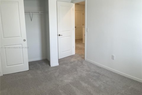 Townhouse in Saint Cloud, Florida 3 bedrooms № 1977626 - photo 13