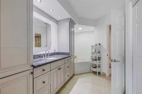 Купить кондоминиум в Авентура, Флорида 2 спальни, 149.57м2, № 1990184 - фото 14