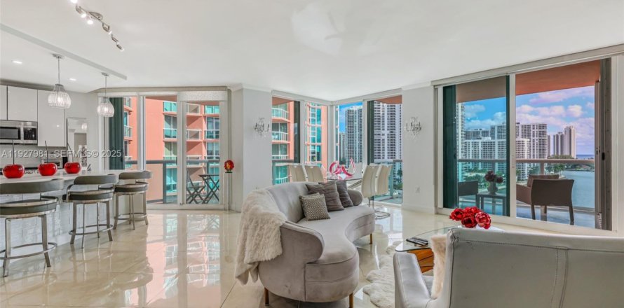 Кондоминиум с 2 спальнями в Авентура, Флорида № 1990184