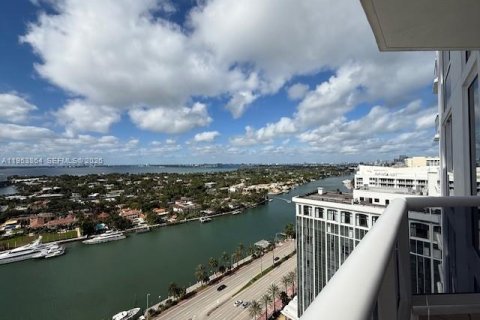 Condo in Miami Beach, Florida, 1 bedroom  № 2019749 - photo 3