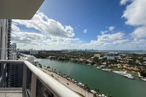 Condo in Miami Beach, Florida, 1 bedroom  № 2019749 - photo 2