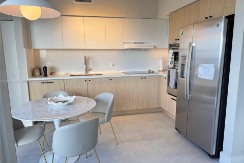 Condo in Miami Beach, Florida, 1 bedroom  № 2019749 - photo 4