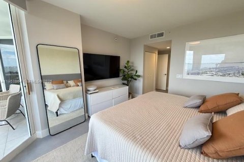 Condo in Miami Beach, Florida, 1 bedroom  № 2019749 - photo 11