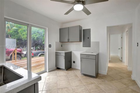 House in Dania Beach, Florida 2 bedrooms, 97.08 sq.m. № 2015783 - photo 12