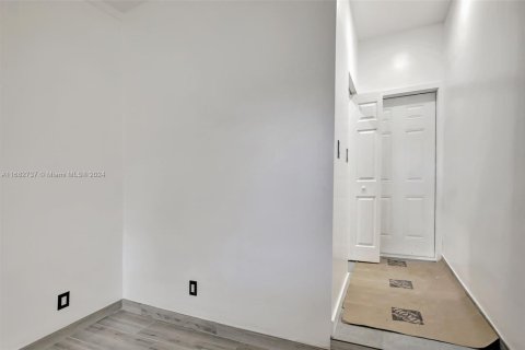 House in Dania Beach, Florida 2 bedrooms, 97.08 sq.m. № 2015783 - photo 18