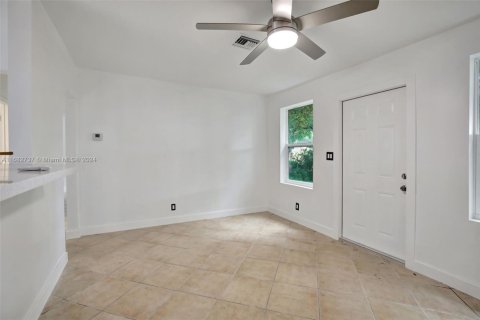 House in Dania Beach, Florida 2 bedrooms, 97.08 sq.m. № 2015783 - photo 9