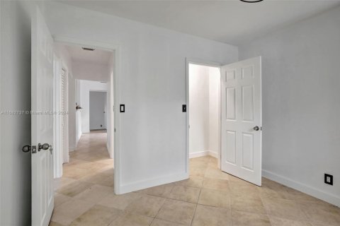 House in Dania Beach, Florida 2 bedrooms, 97.08 sq.m. № 2015783 - photo 26