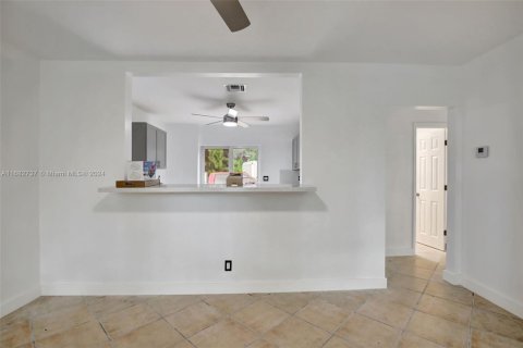 House in Dania Beach, Florida 2 bedrooms, 97.08 sq.m. № 2015783 - photo 6