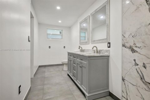 House in Dania Beach, Florida 2 bedrooms, 97.08 sq.m. № 2015783 - photo 20