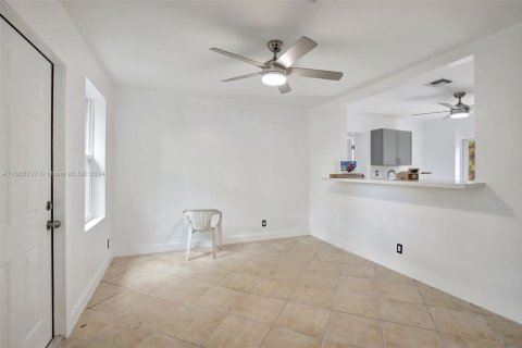 House in Dania Beach, Florida 2 bedrooms, 97.08 sq.m. № 2015783 - photo 7