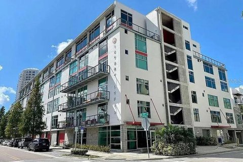 Condo in Tampa, Florida, 2 bedrooms № 2203972