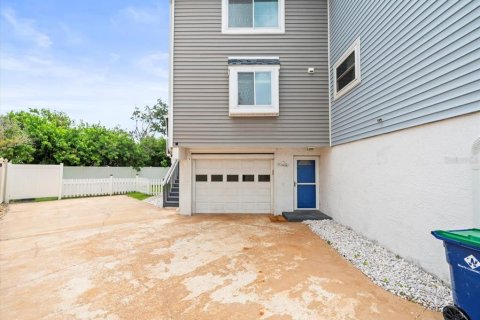Touwnhouse à vendre à Indian Rocks Beach, Floride: 2 chambres, 112.41 m2 № 1675343 - photo 2