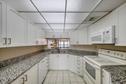 Copropriété à louer à Clearwater, Floride: 2 chambres, 145.86 m2 № 1720569 - photo 15