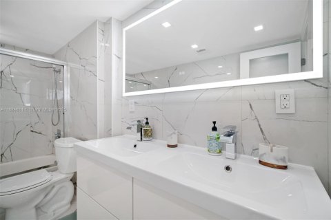 Copropriété à vendre à Aventura, Floride: 2 chambres, 105.72 m2 № 1888755 - photo 16