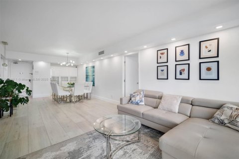 Copropriété à vendre à Aventura, Floride: 2 chambres, 105.72 m2 № 1888755 - photo 8