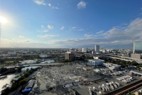 Condominio en venta en Miami, Florida, 1 dormitorio, 73.3 m2 № 2428203 - foto 4