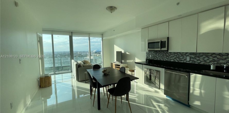 Condominio en Miami, Florida, 1 dormitorio № 2428203