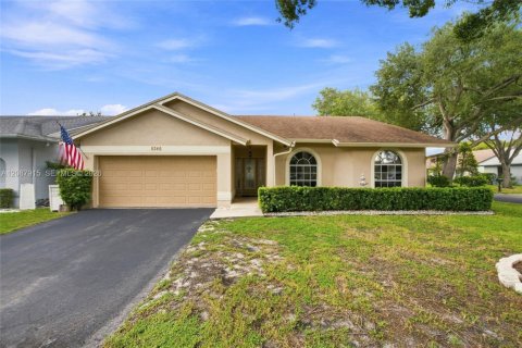 Villa ou maison à Coral Springs, Floride 4 chambres, 195.56 m2 № 2365533