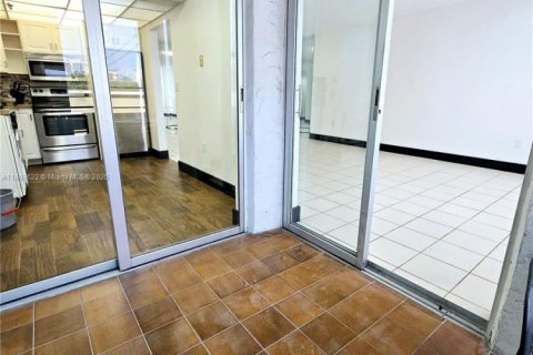 Condominio en venta en Miami, Florida, 2 dormitorios, 112.69 m2 № 1760832 - foto 9