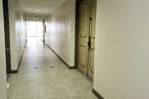 Condominio en venta en Miami, Florida, 2 dormitorios, 112.69 m2 № 1760832 - foto 13