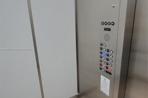 Condominio en venta en Miami, Florida, 2 dormitorios, 112.69 m2 № 1760832 - foto 11