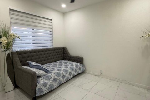 Touwnhouse à louer à Miami, Floride: 3 chambres, 122.63 m2 № 2000148 - photo 16