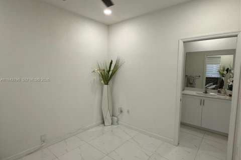 Touwnhouse à louer à Miami, Floride: 3 chambres, 122.63 m2 № 2000148 - photo 19