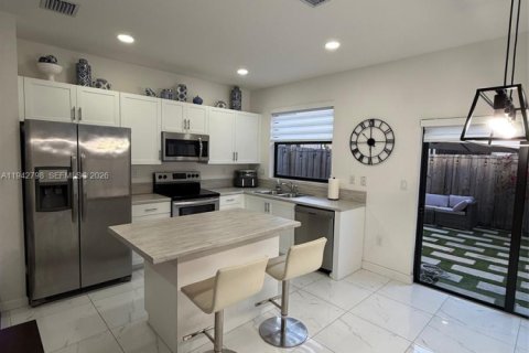 Touwnhouse à louer à Miami, Floride: 3 chambres, 122.63 m2 № 2000148 - photo 8